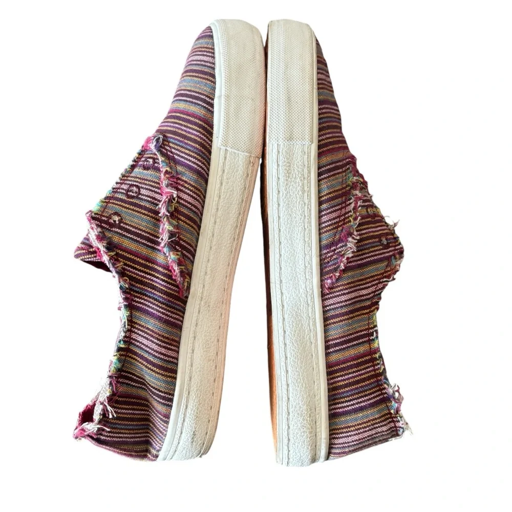 Rocket Dog Women's Burgundy Striped Slip On Sneakers 6